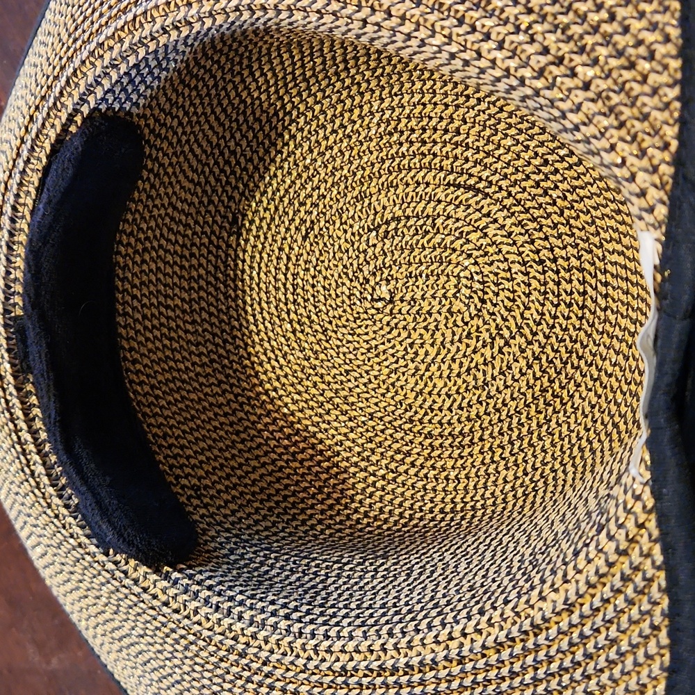 Woman's pattern hat - Picture 6 of 7